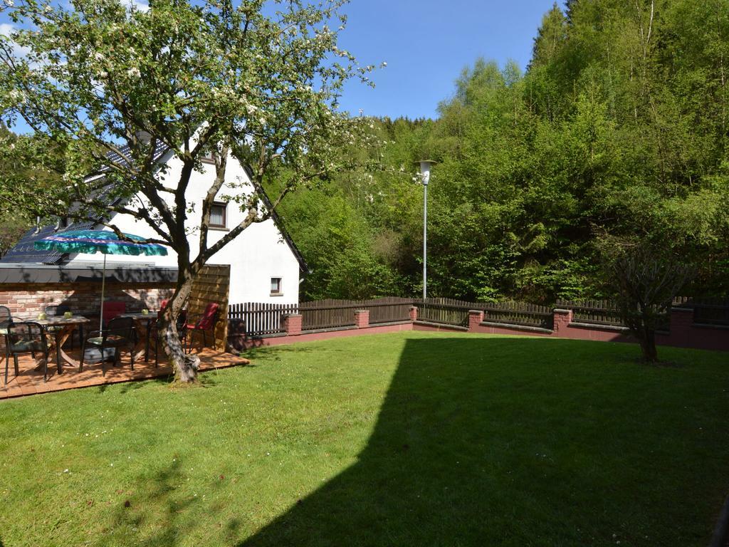 Holiday Home With Garden In Hellenthal Eifel 外观 照片